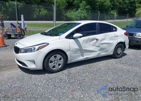 2018 Kia Forte Lx z USA, uszkodzony, nr VIN 3KPFK4A73JE180543